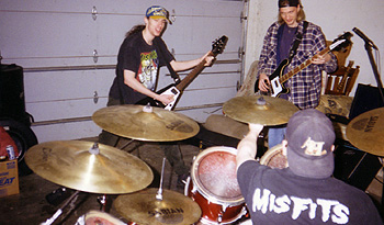 Joe n Drums.JPG (17250 bytes)